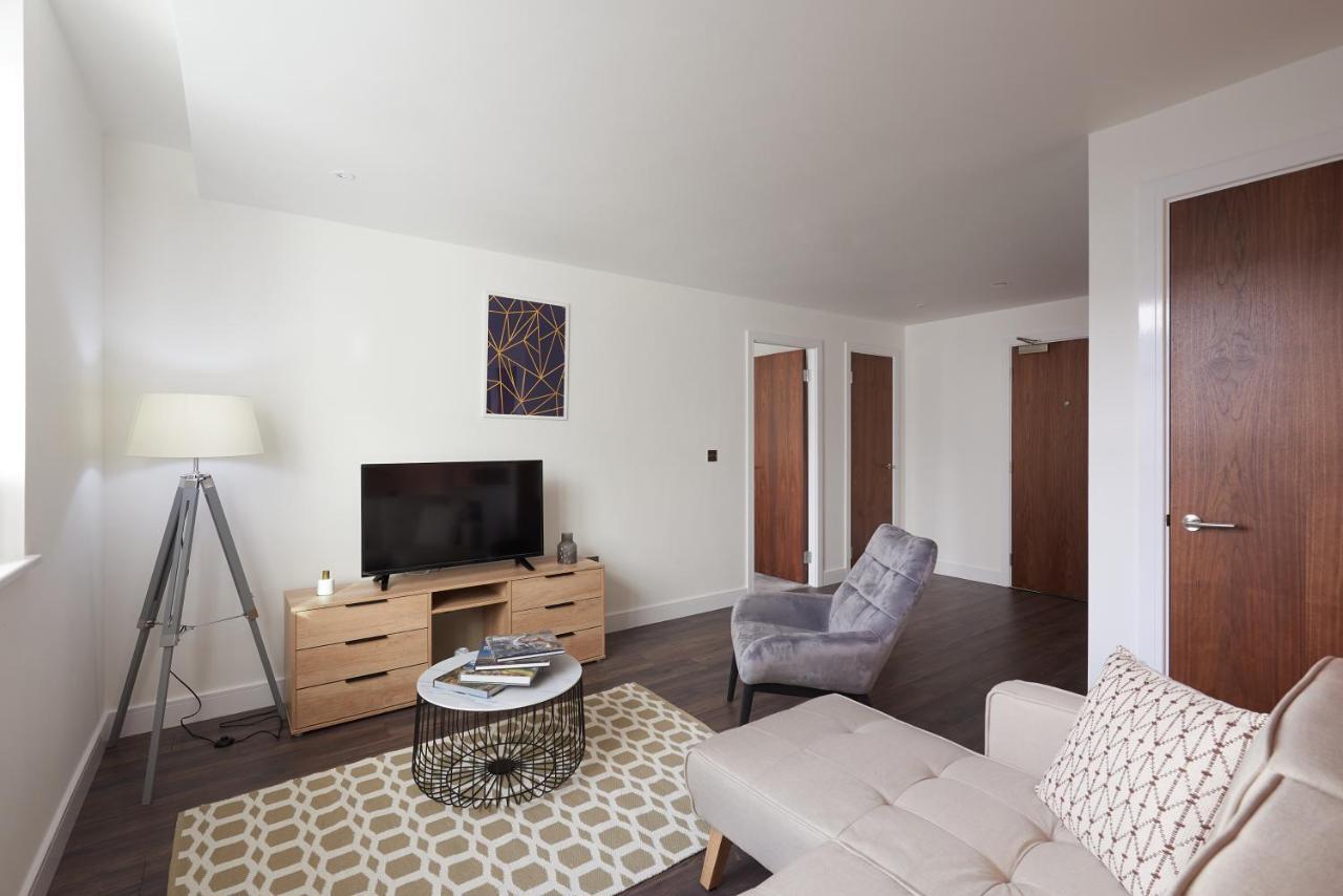 Seven Living Slough - Free Parking & Fast Wi-Fi Daire Dış mekan fotoğraf