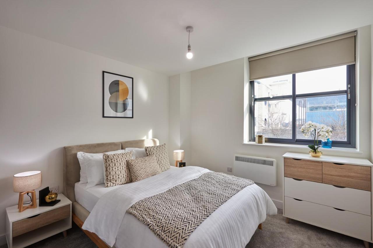 Seven Living Slough - Free Parking & Fast Wi-Fi Daire Dış mekan fotoğraf
