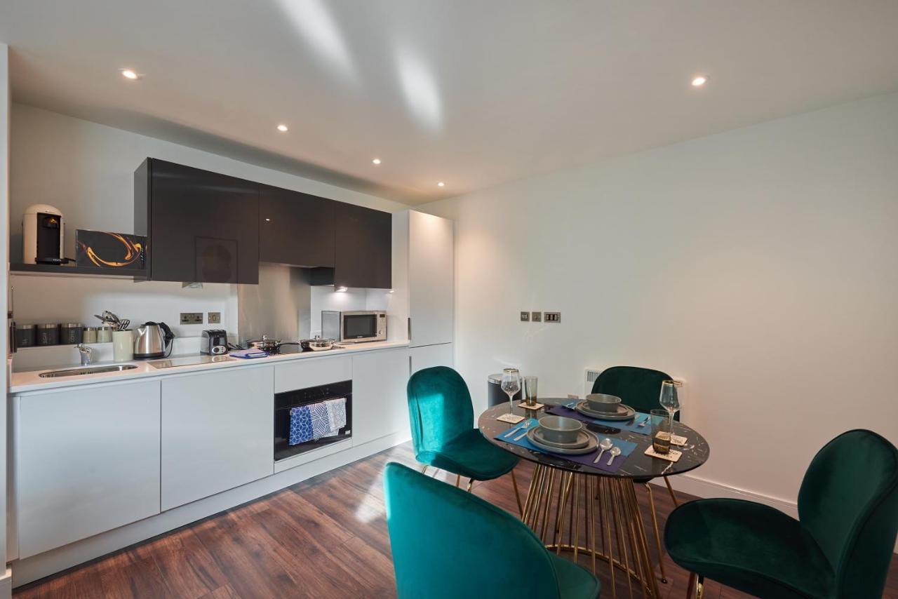 Seven Living Slough - Free Parking & Fast Wi-Fi Daire Dış mekan fotoğraf